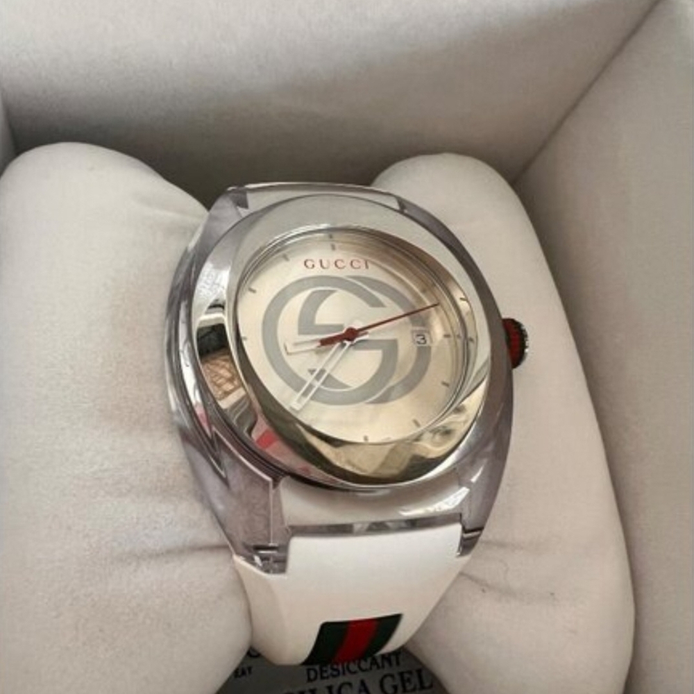 Gucci Unisex SYNC White and Silver Sports Watch